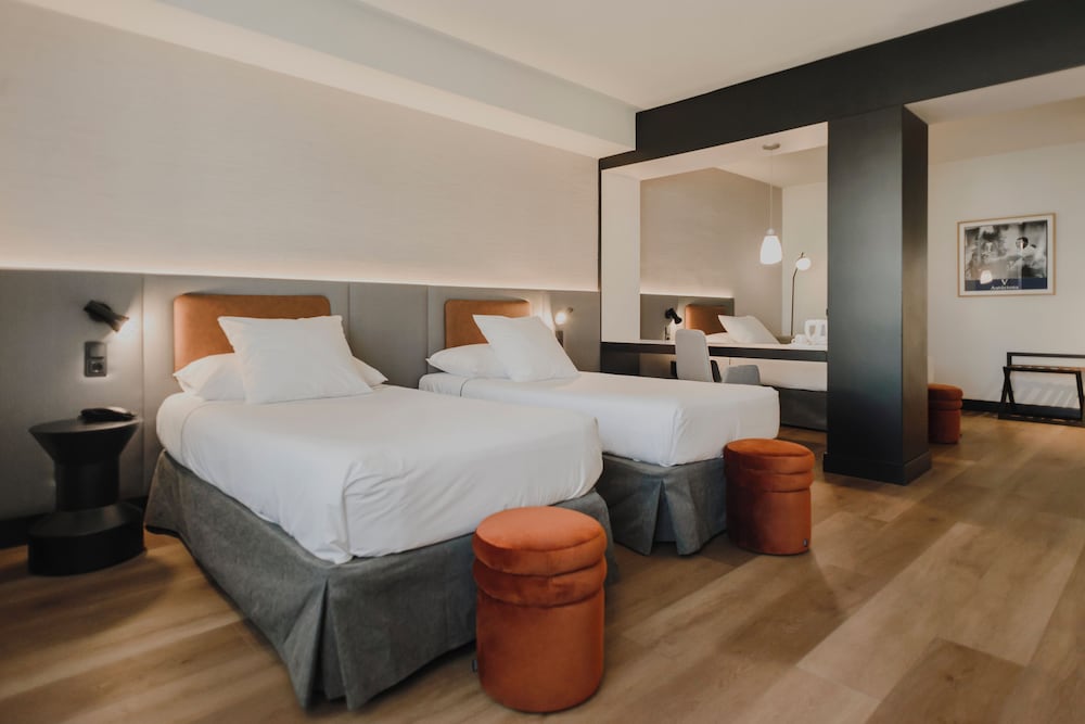 ROOM, TRIPLE