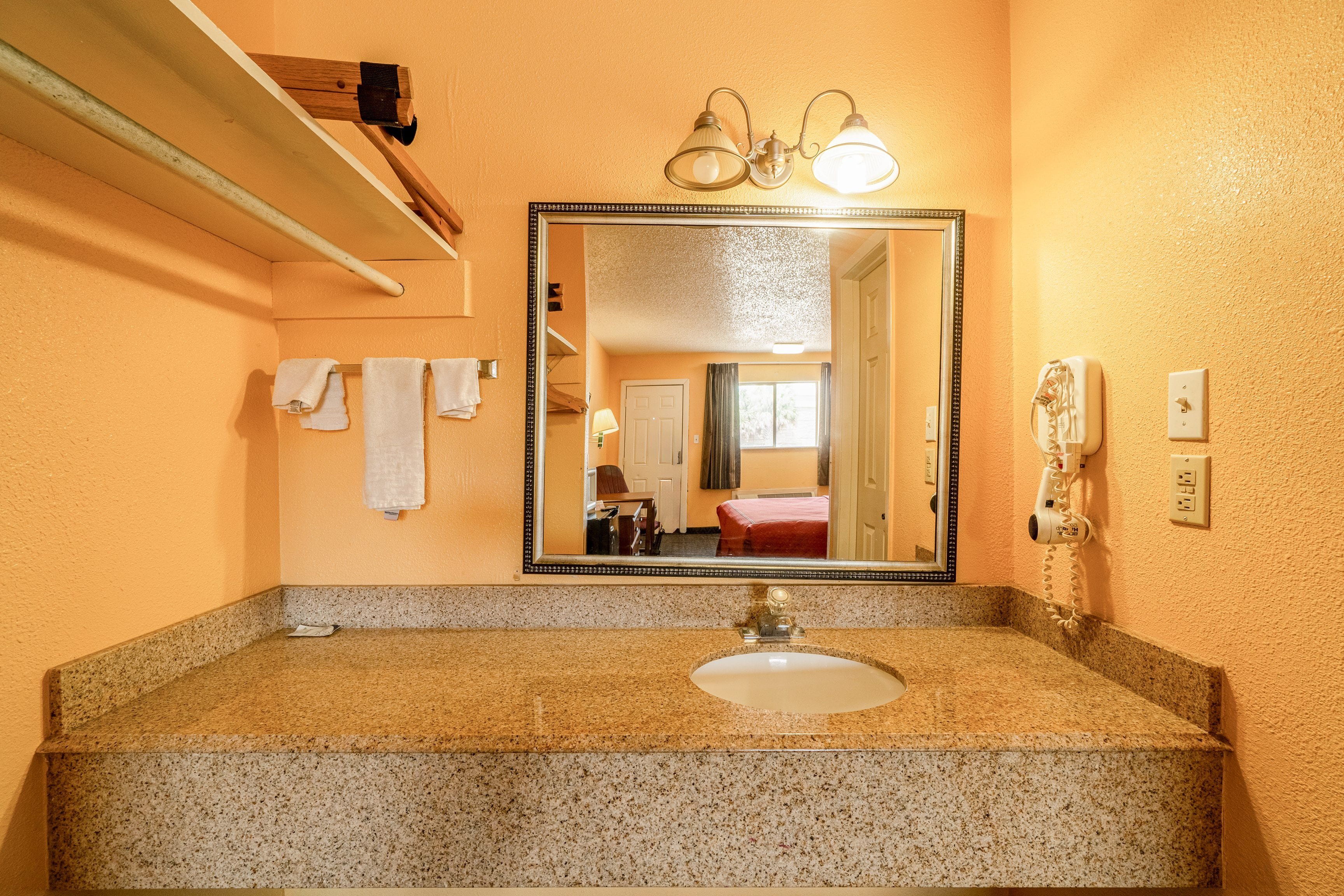 OYO Budget Inn Falfurrias Hwy 281 8/50