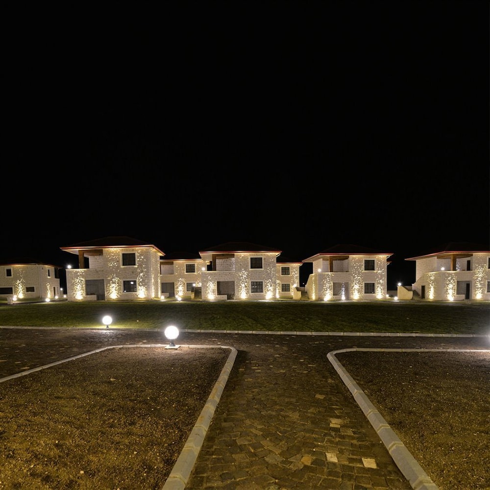 Elevres Stone House Hotel 64/67