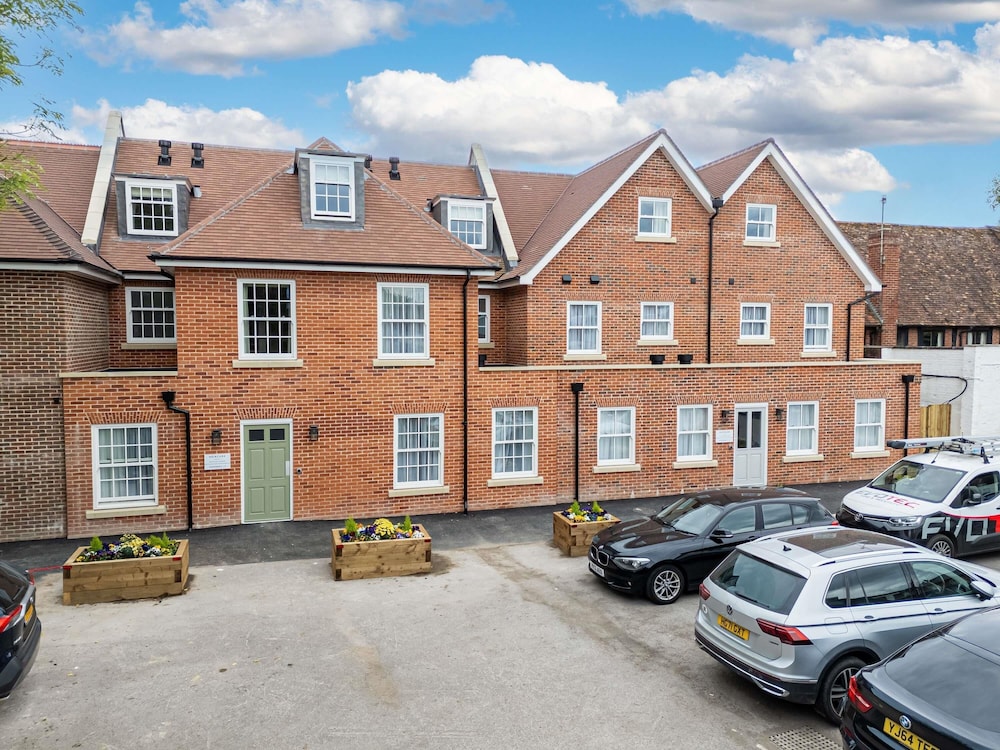 Mercure Salisbury White Hart Hotel 63/71