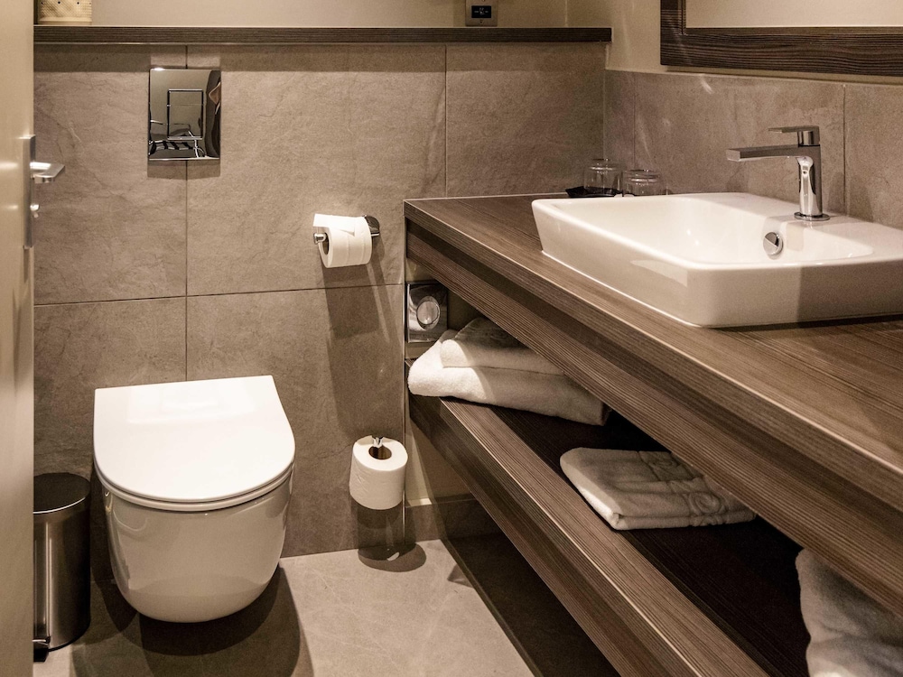 Mercure Milton Keynes 76/76