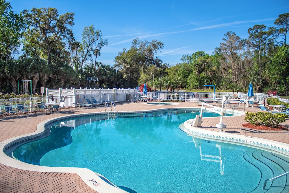 Barefoot N Resort 16/50