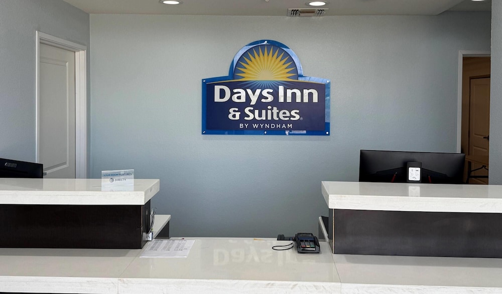 Days Inn & Suites by Wyndham Colorado City/I-20 12/37