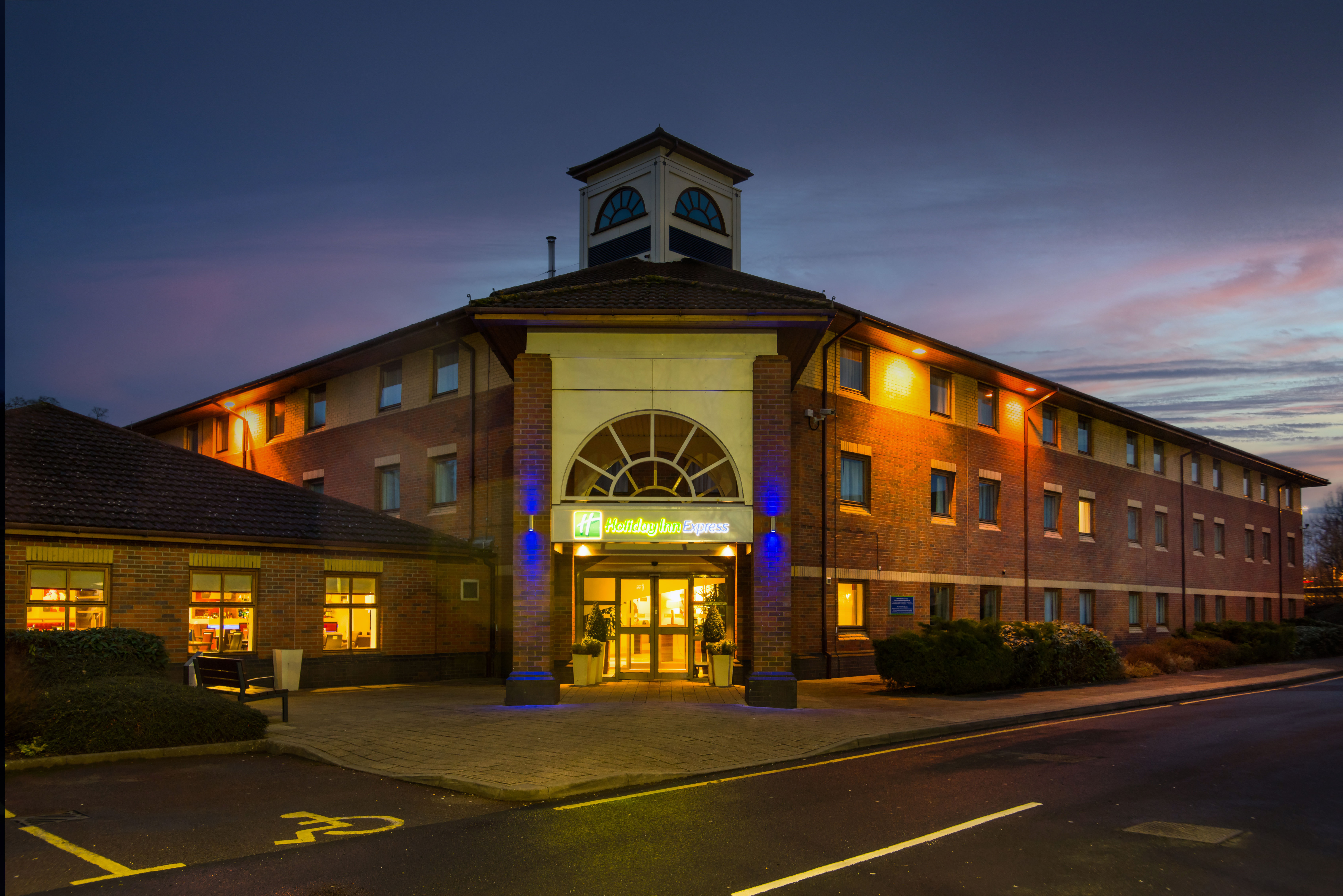 Holiday Inn Express Warwick Stratford Upon Avon 2/34