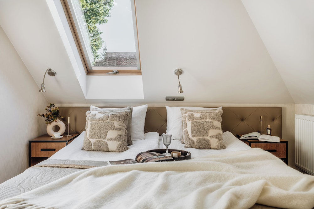 STANDARD, DOUBLE OR TWIN BED