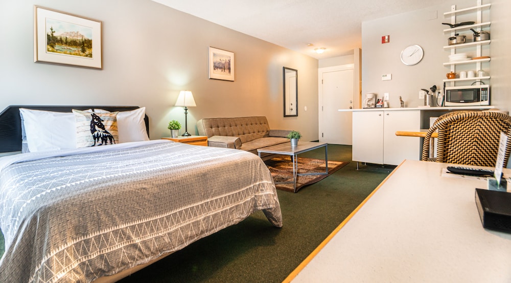 SUITE, KITCHENETTE
