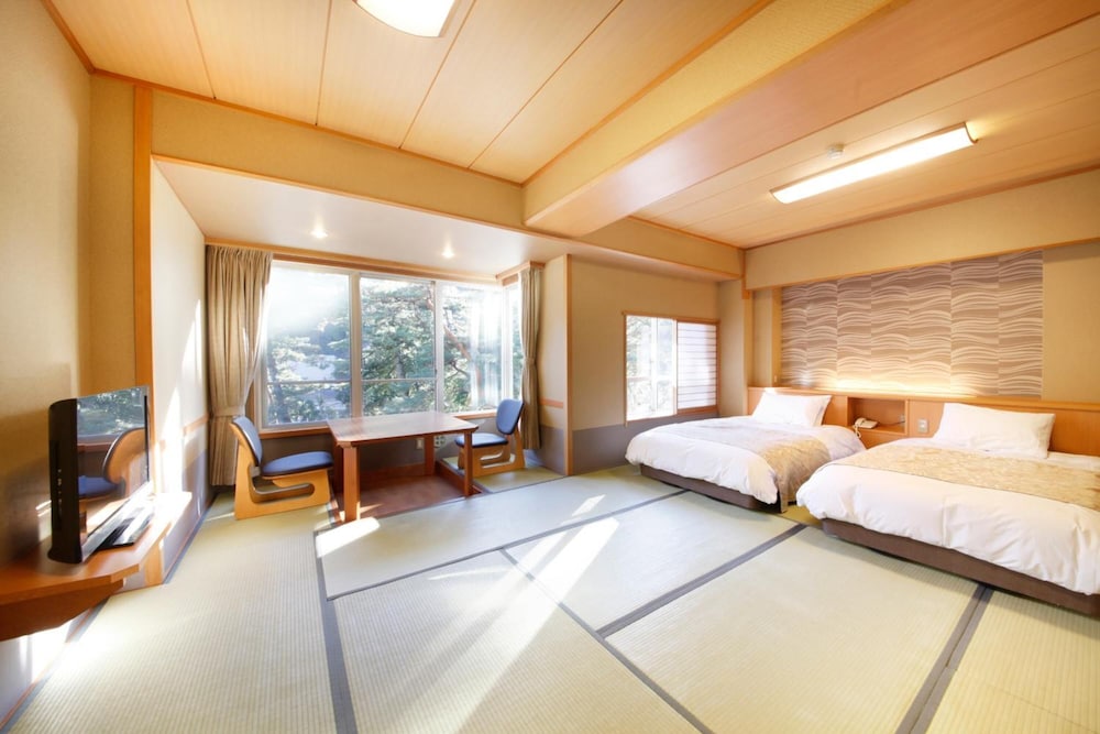 Shimobe Hotel 7/67