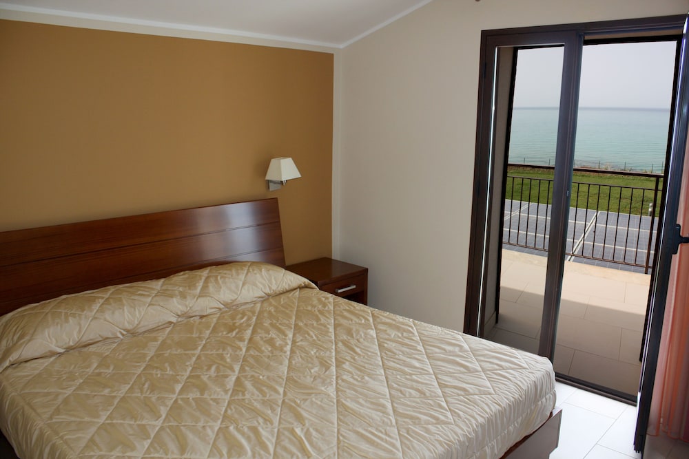 BASIC, DOUBLE OR TWIN BED