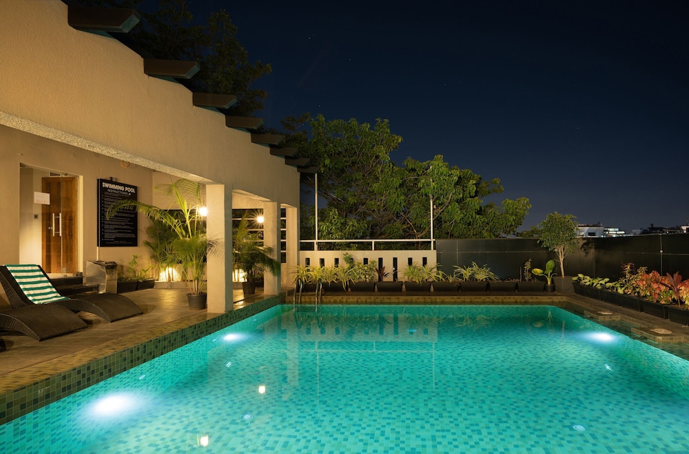 Lazdana Hotel Bangalore 52/53