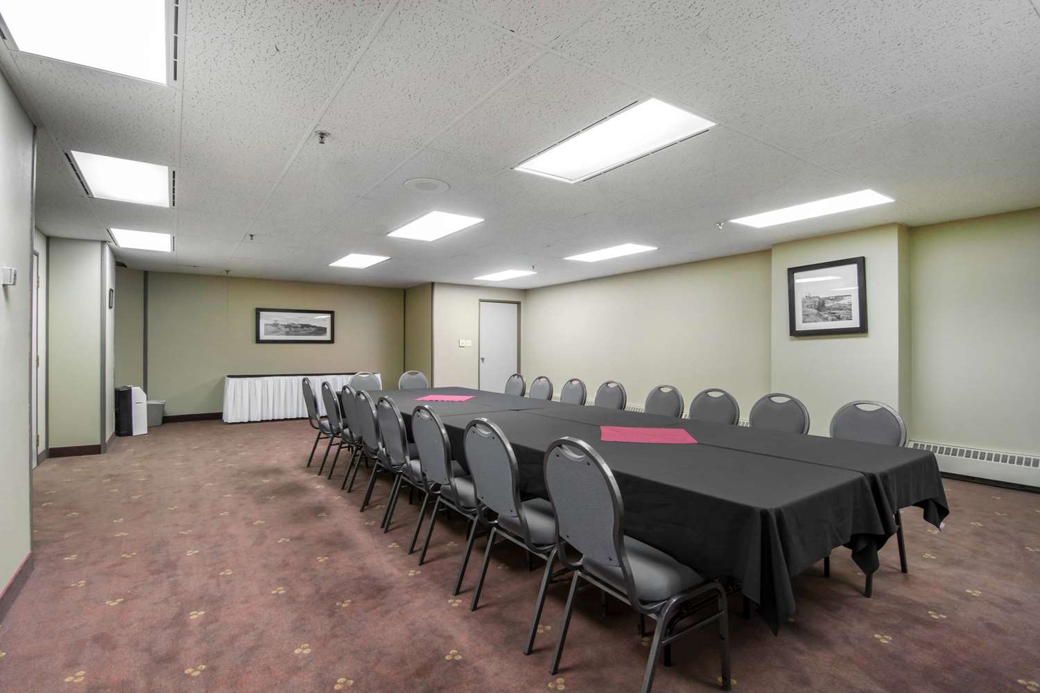Quality Inn Suites Yellowknife 27/37