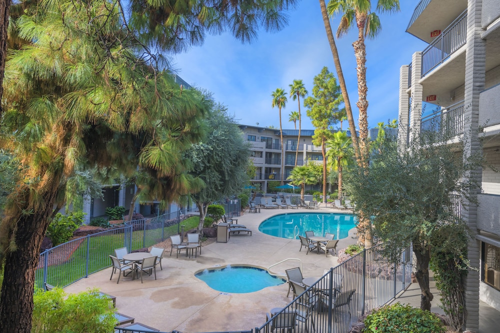 Holiday Inn Hotel And Suites Phoenix Airport North 1/86