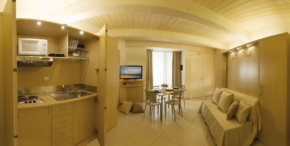 Hotel & Residence Continental 37/50