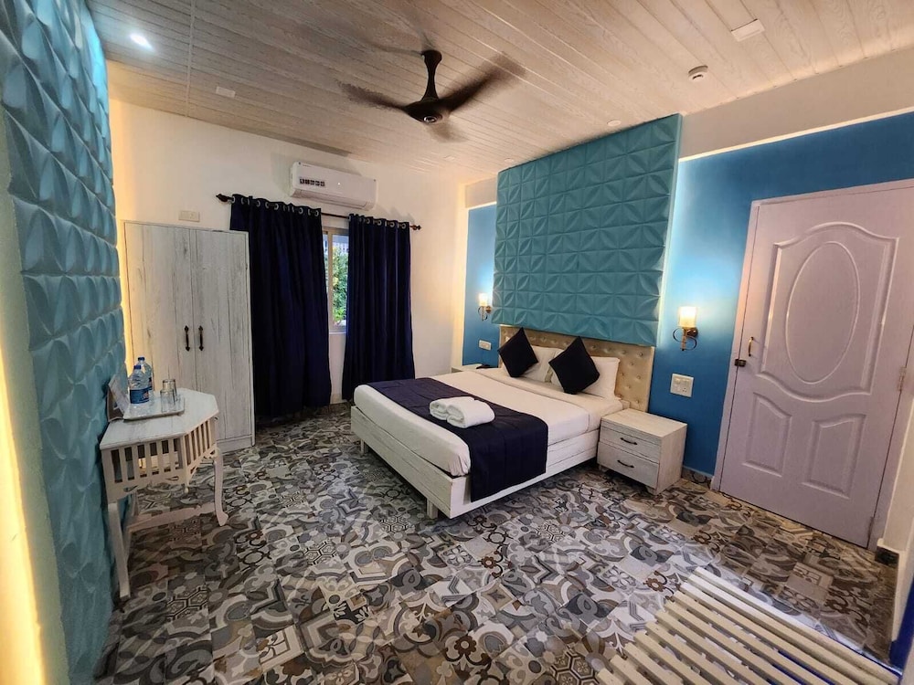Paradise Village Resort 25/66