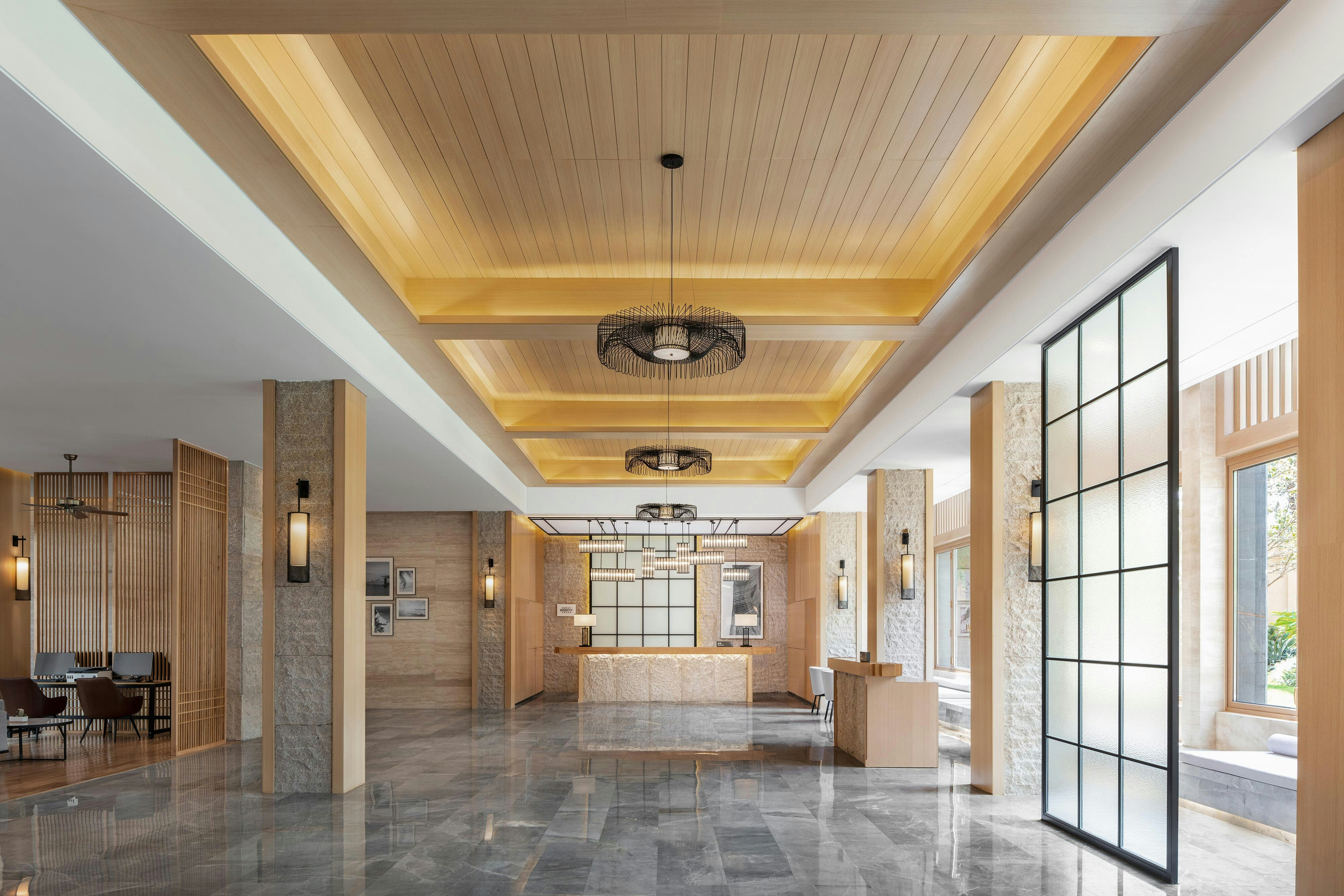 Sheraton Maoming Romantic Beach Resort 5/12