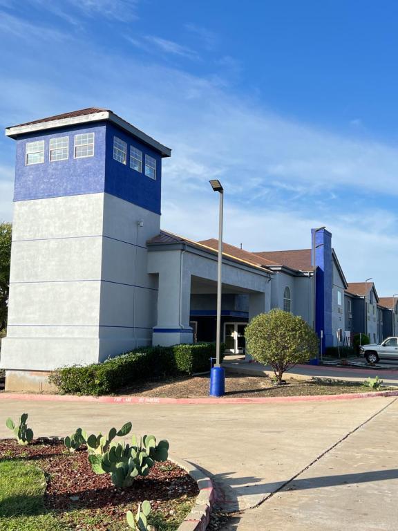 Americas Best Value Inn Suites Haltom City Ft Worth 3/15