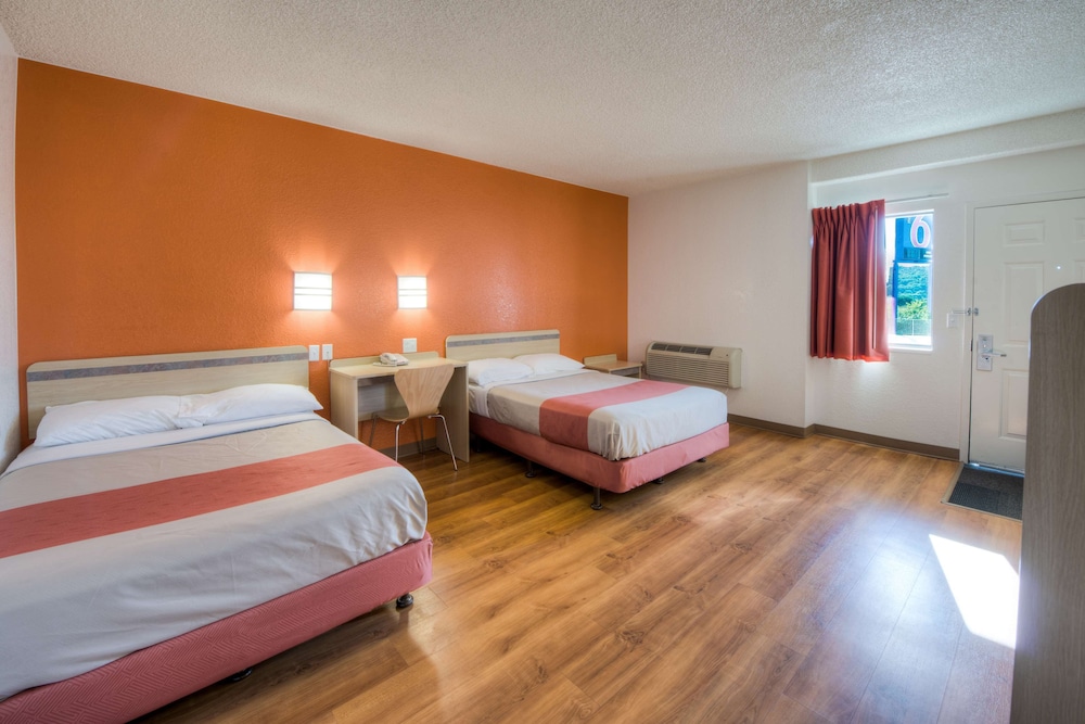 Motel6 Niantic, CT - New London 20/46