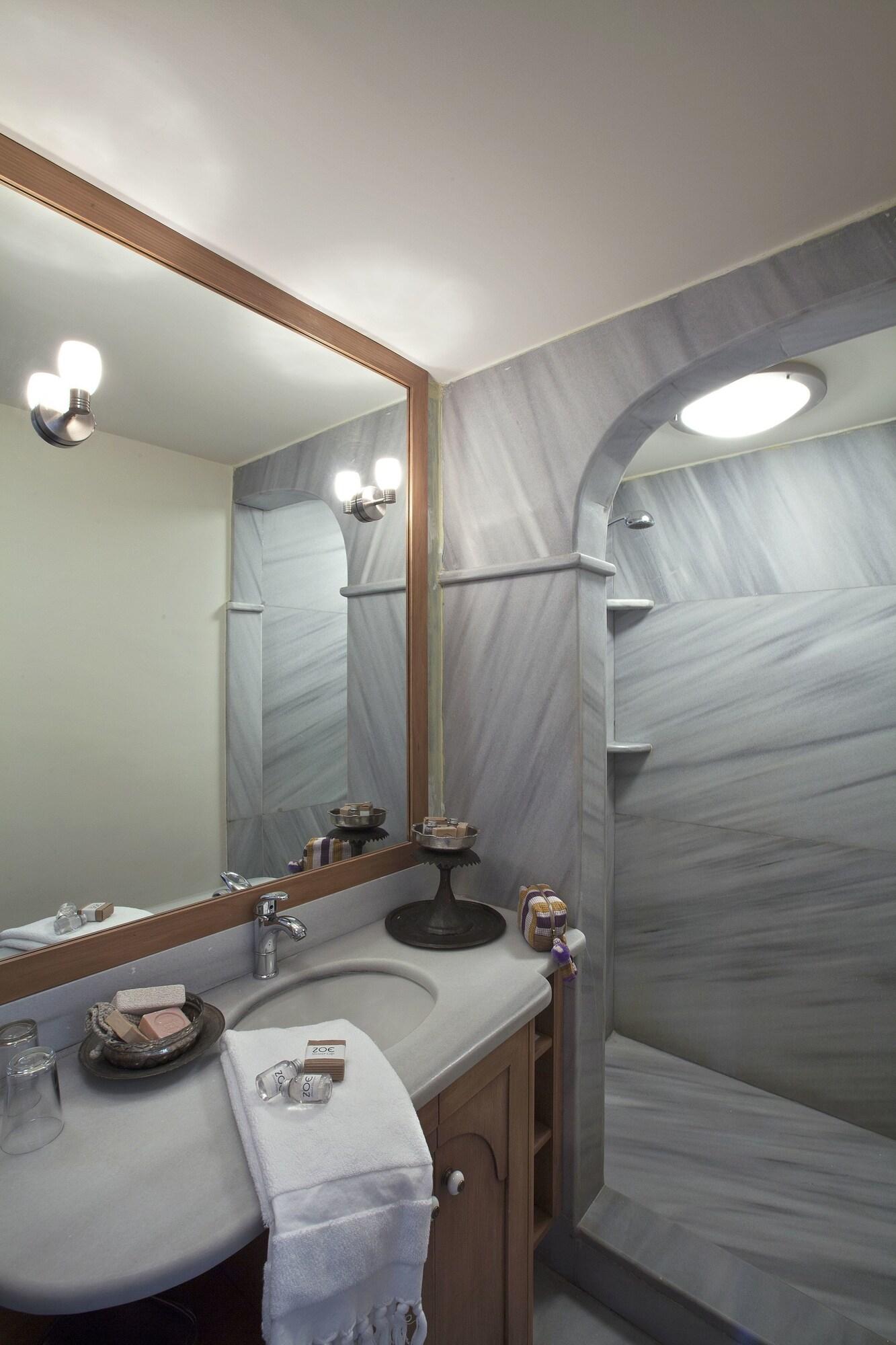 Hotel Empress Zoe 75/100