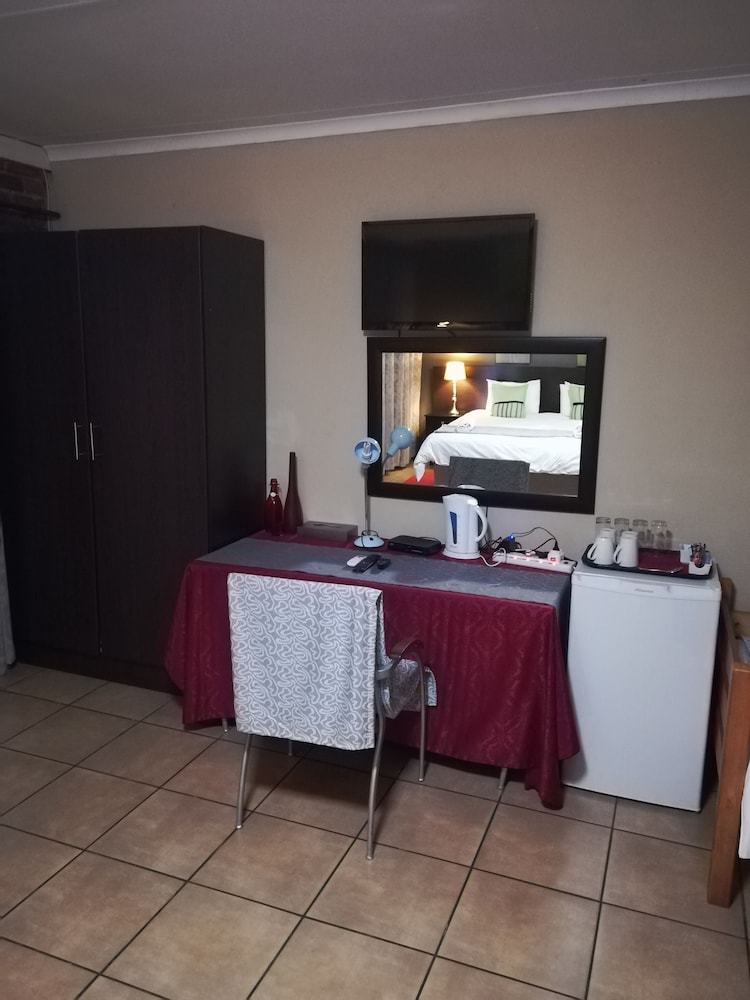 24 On Vrey Boutique Hotel 37/50