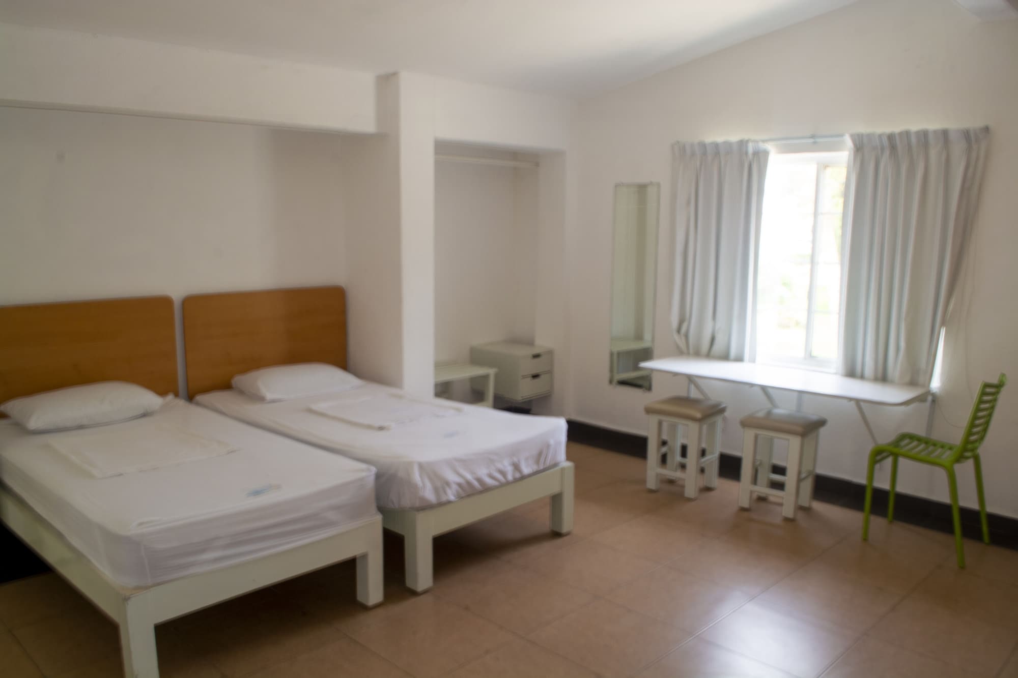 Family 6, 2 Double and Twin Beds