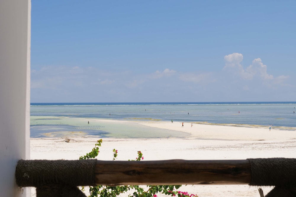 Isla Bonita Zanzibar Beach Resort 40/48
