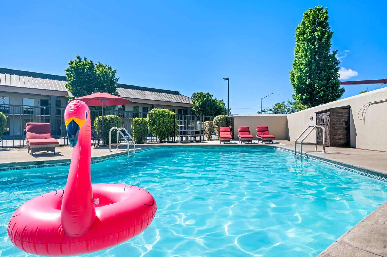 Red Lion Inn & Suites Deschutes River Bend photo5