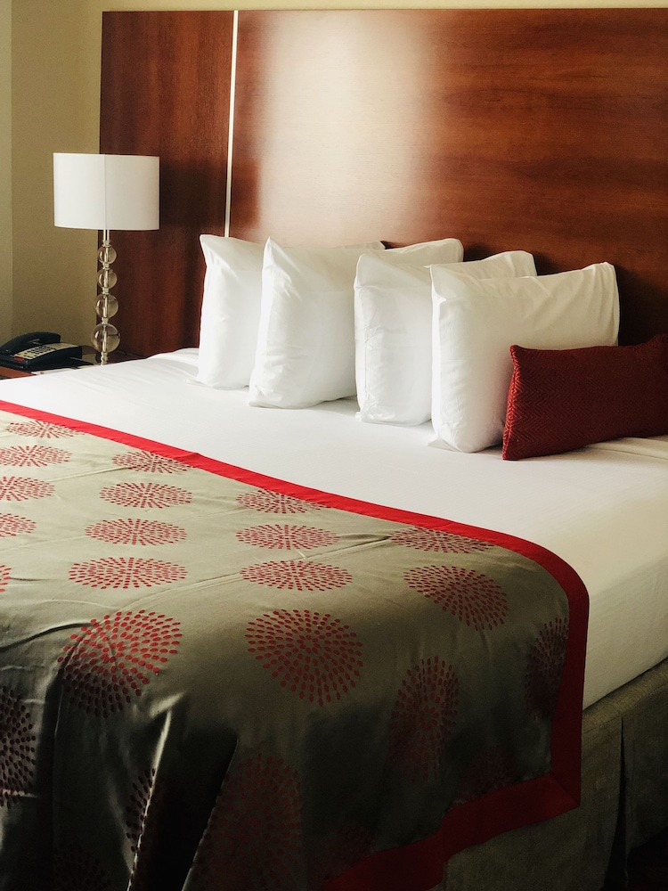 Ramada By Wyndham Staten Island 15/38