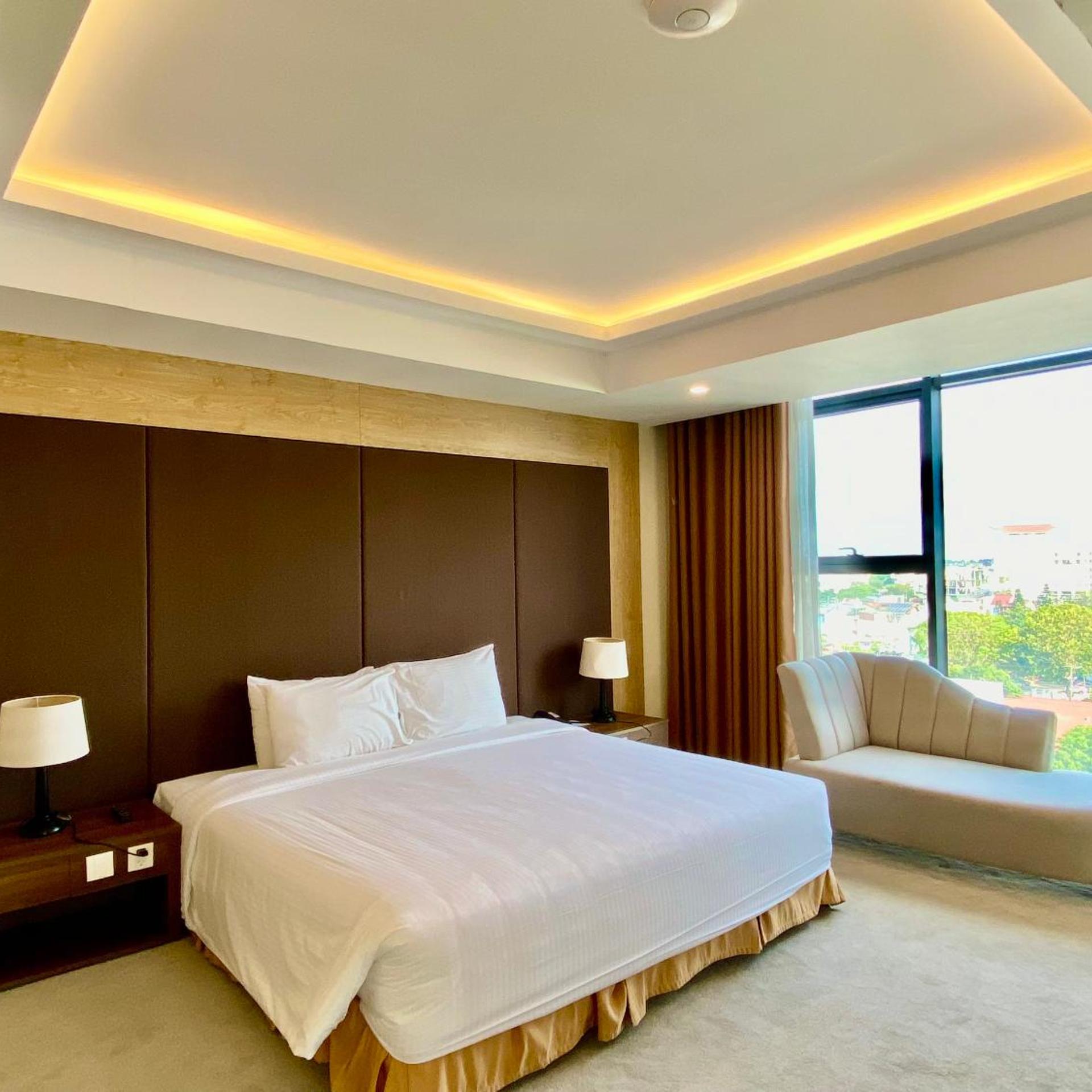 Executive, Suite