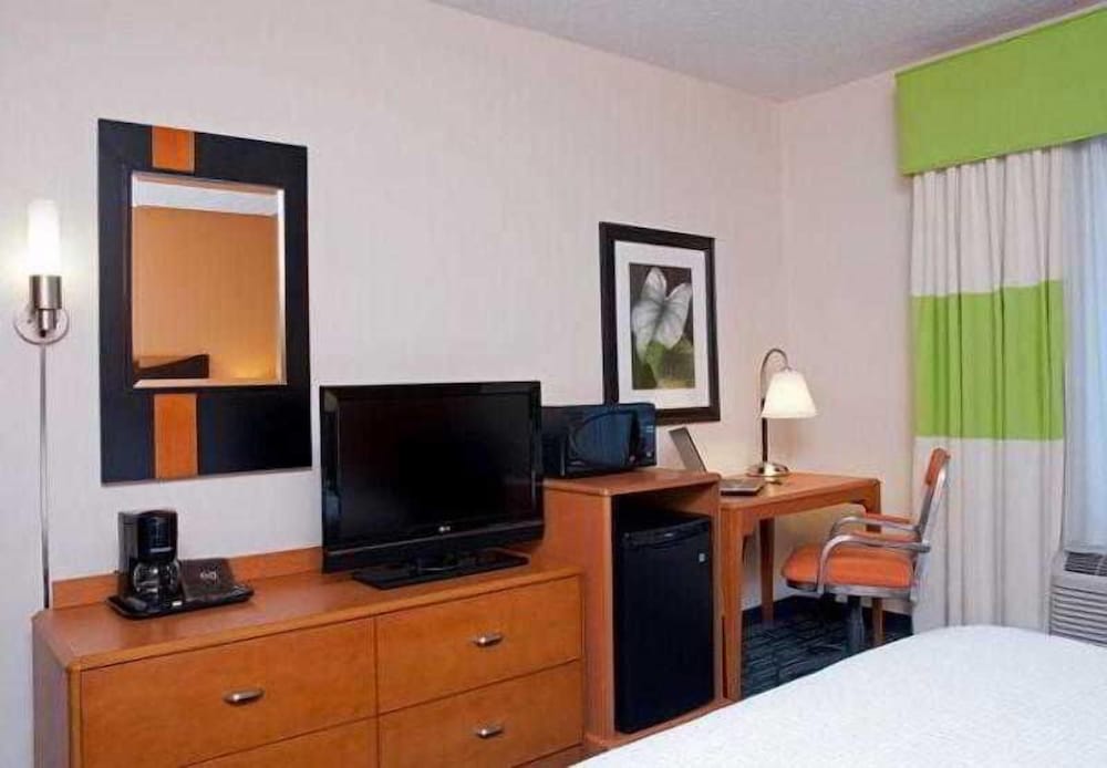 Spark by Hilton Bloomington 34/43