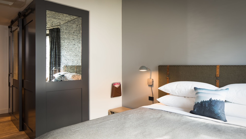 غرفة بسرير كينج، Moxy Seattle Downtown 5/10