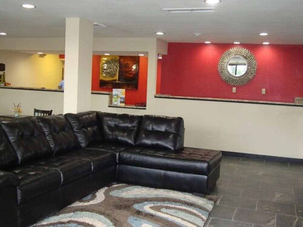 Econo Lodge Inn & Suites Jackson Northwest 23/38