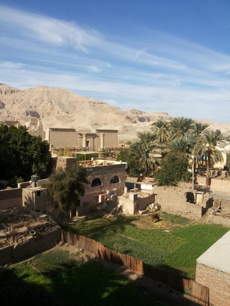 Amenophis Hotel 46/50