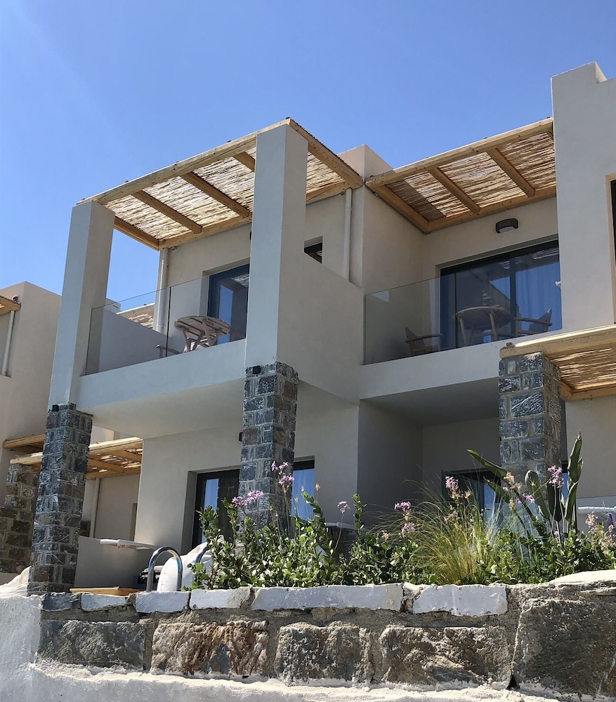 Helios Beach Hotel & Bungalows 2/48