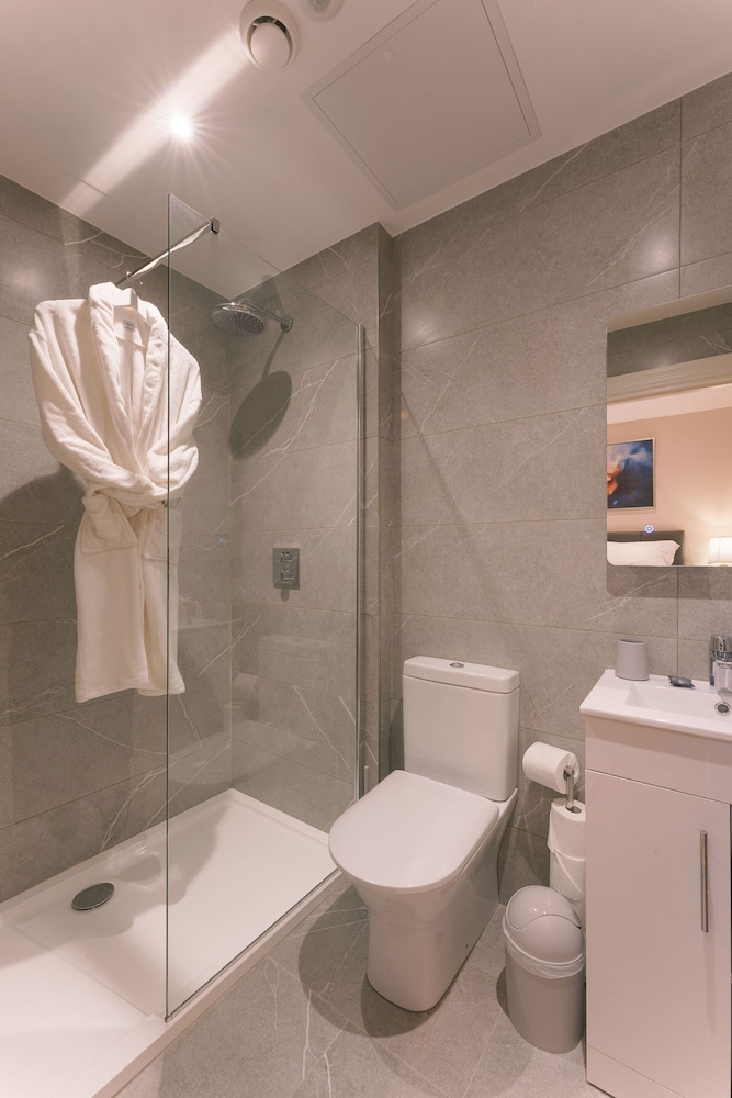 Kingstons Boutique Townhouse 35/39