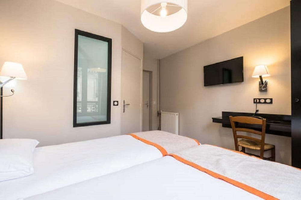 ROOM, TWIN BEDS, PRIVATE BATHROOM