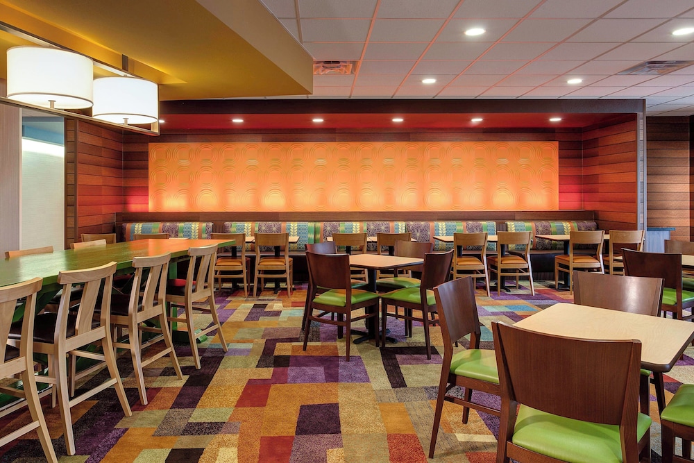 Fairfield Inn And Suites By Marriott Lincoln Southeast 49/64