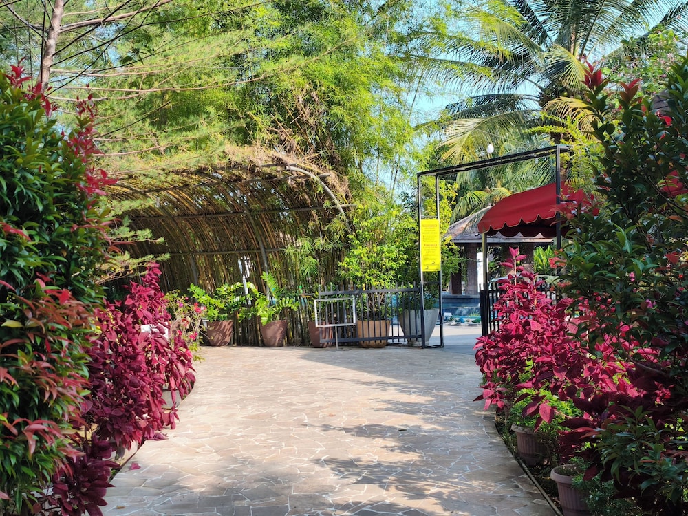 Thongs Inn Kualanamu Transit Hotel 58/64