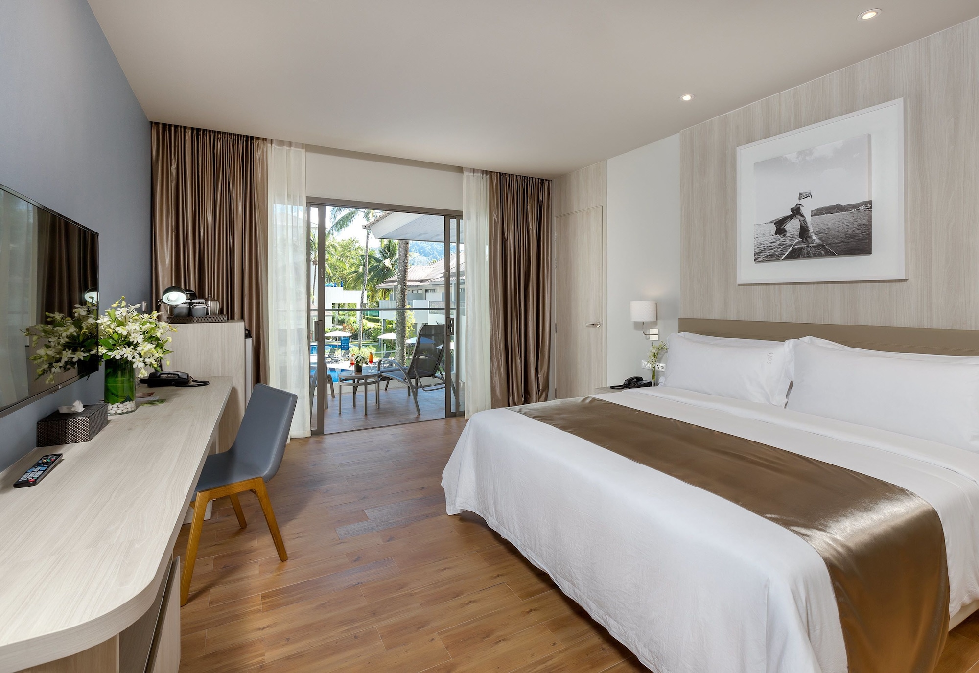 Deluxe, Double Bed, Pool View, Family Wing