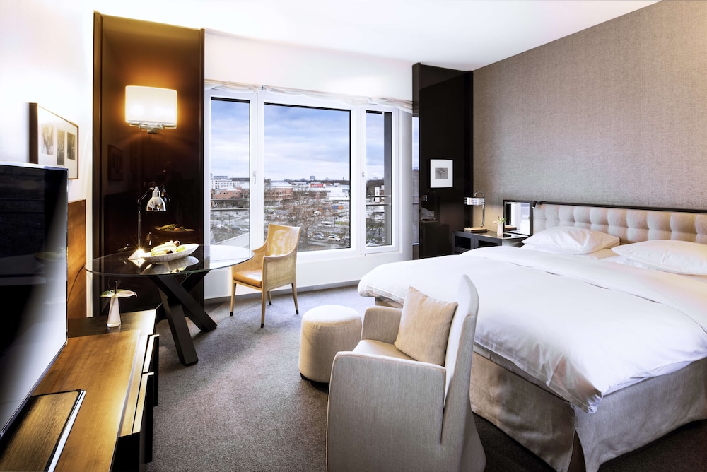 GRAND HYATT BERLIN 22/80