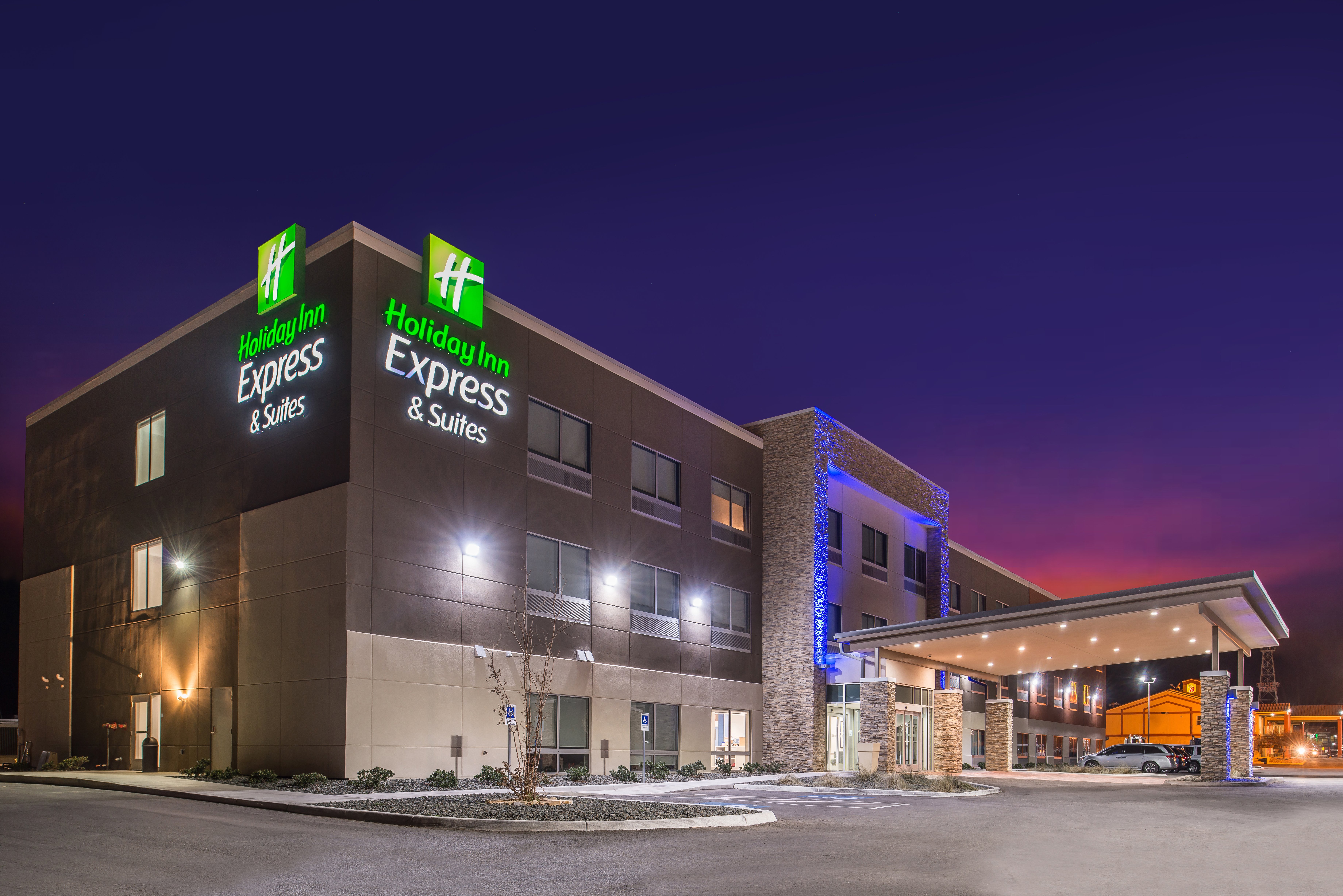 HOLIDAY INN EXPRESS & SUITES VAN HORN 4/65