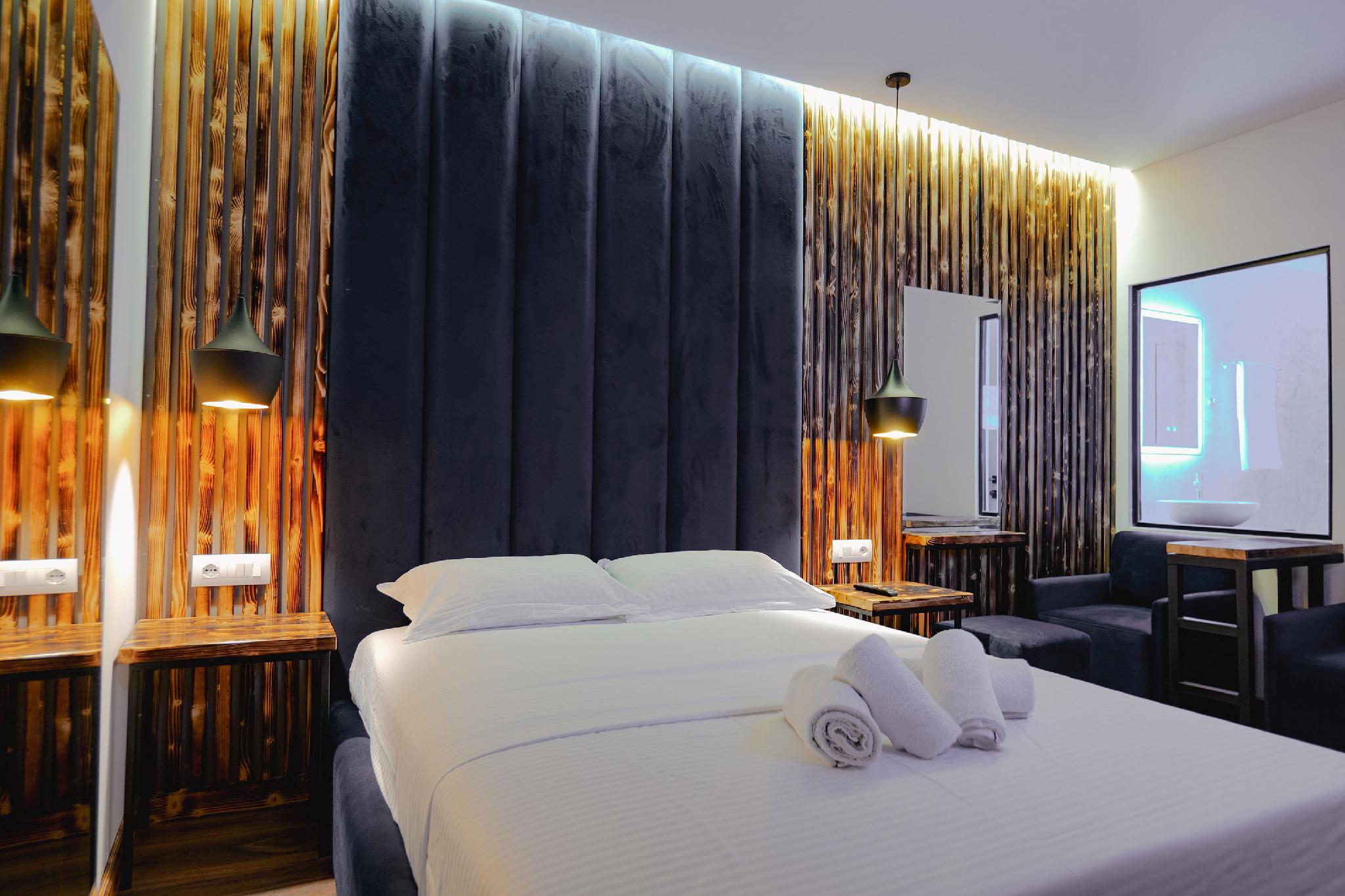 Deluxe, Double Bed