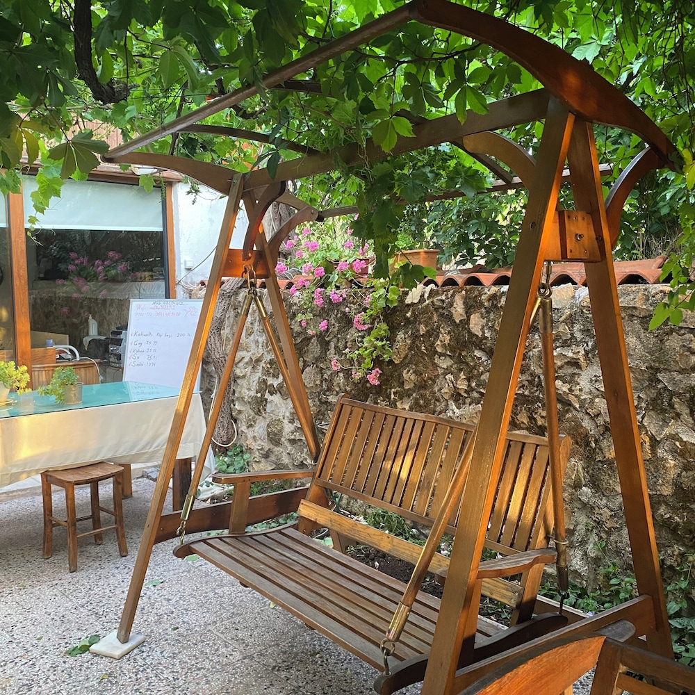 Gunebakan Taliani Otel 38/41