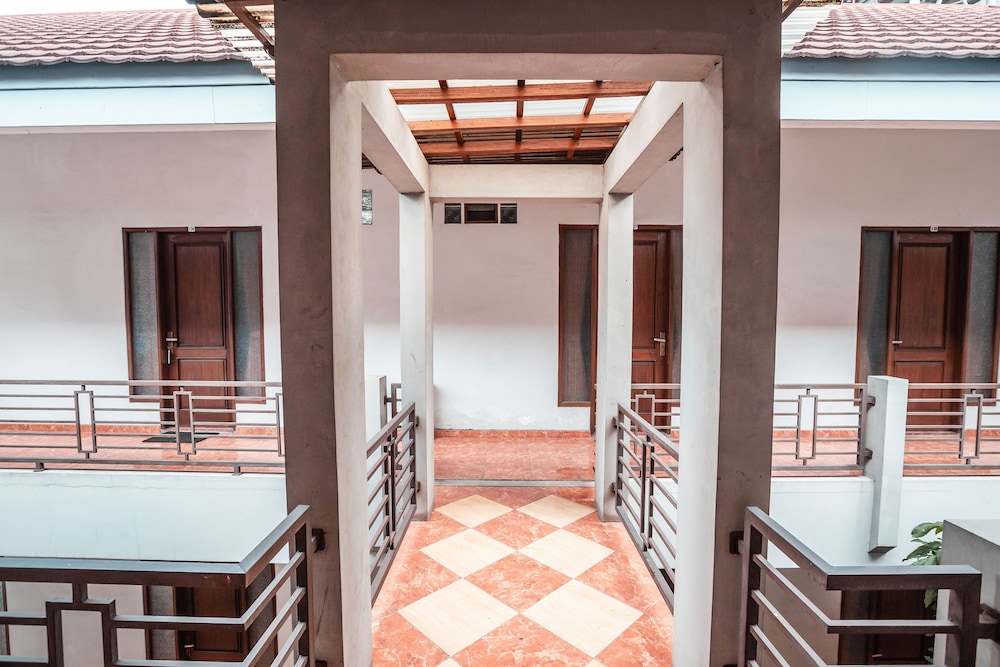 OYO 686 Bunga Karang Hotel 34/46