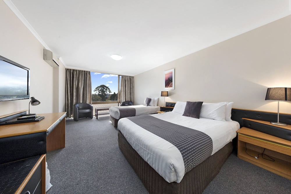 Commodore Regent Hotel 19/63