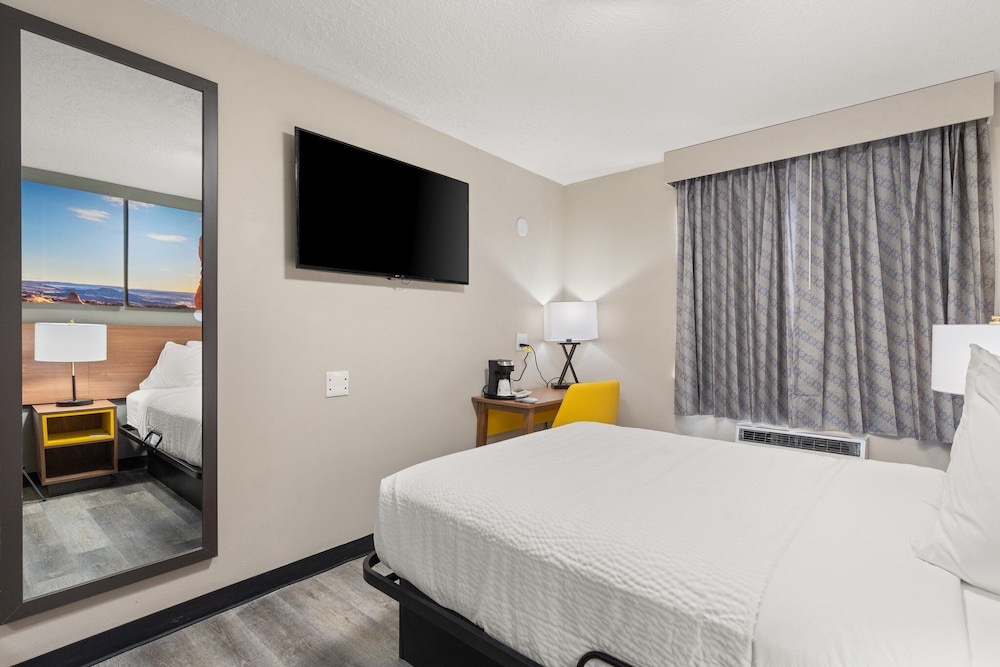 ROOM, DOUBLE BED