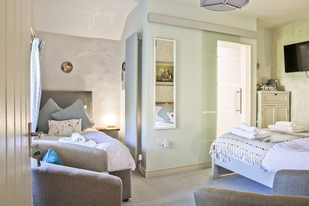 Hawthorn Farm Guest House 8/50