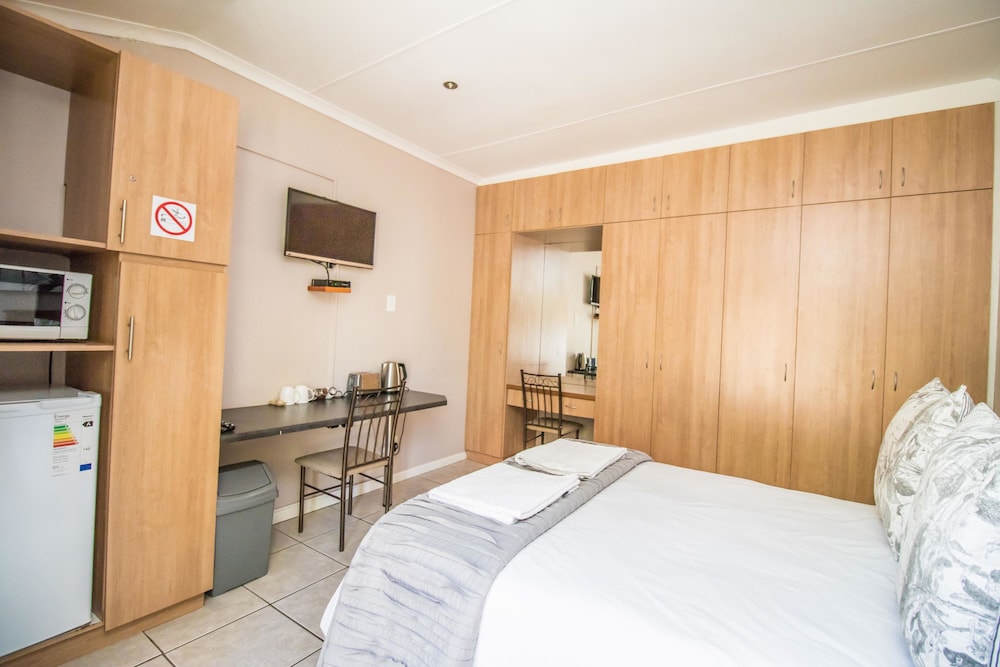 Little Rose Guesthouse & Self-Catering 12/50