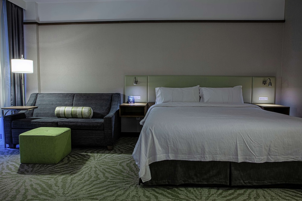 Hilton Garden Inn Montreal Airport 10/47