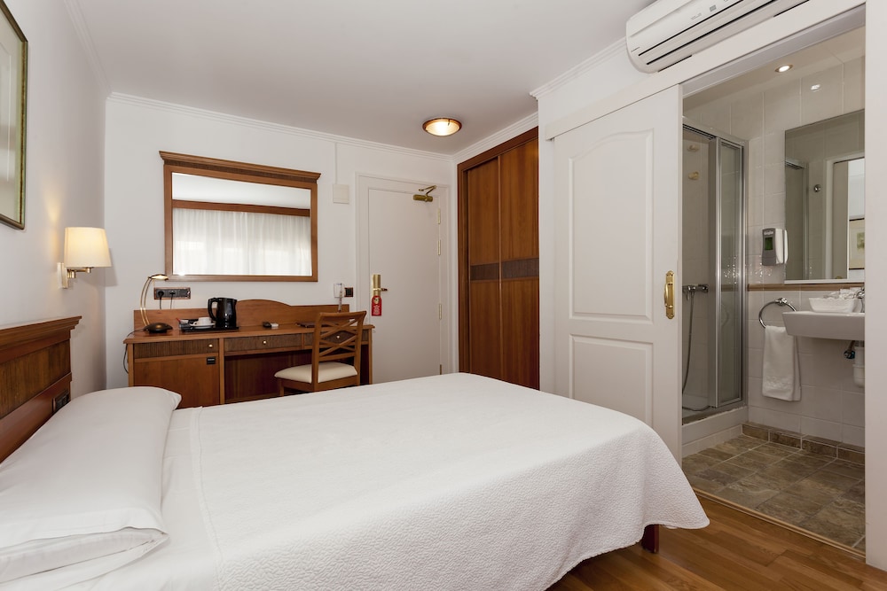 ROOM, SINGLE, DOUBLE BED