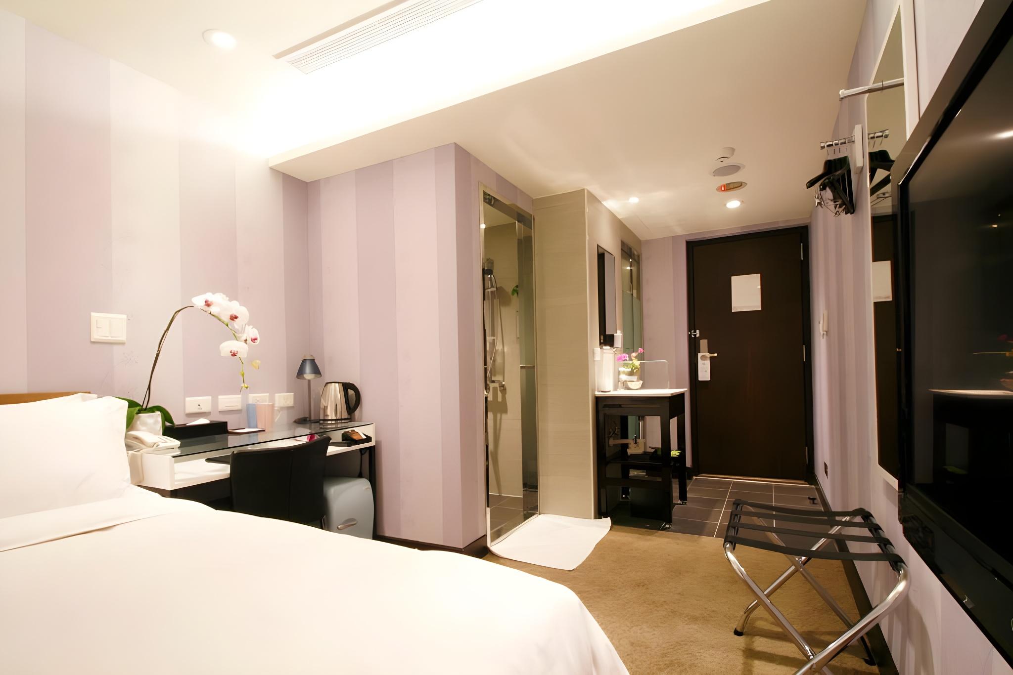 ECONOMY, DOUBLE BED, NO WINDOW