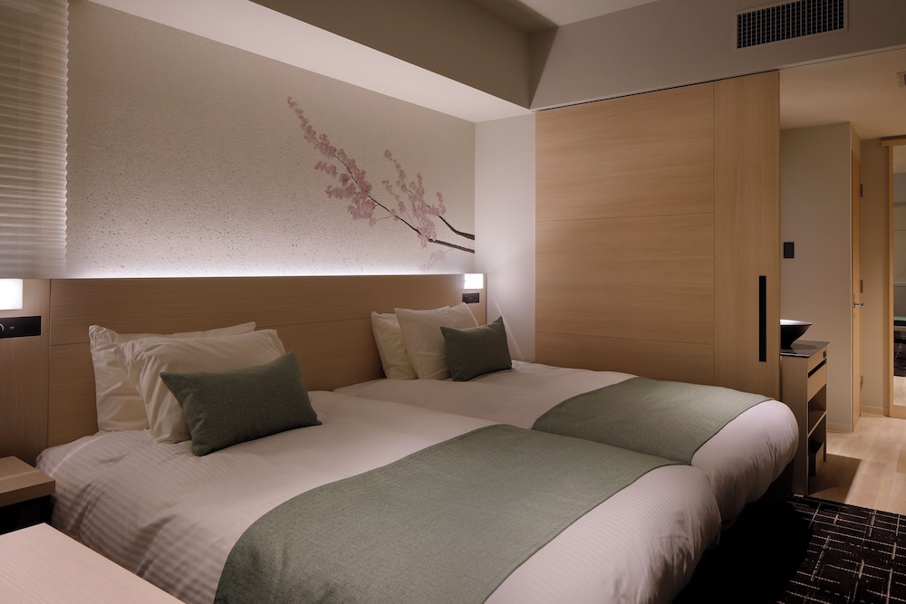 SUPERIOR, TWIN BEDS, CORNER
